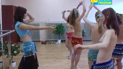 Belly-dancing (naturist freedom)